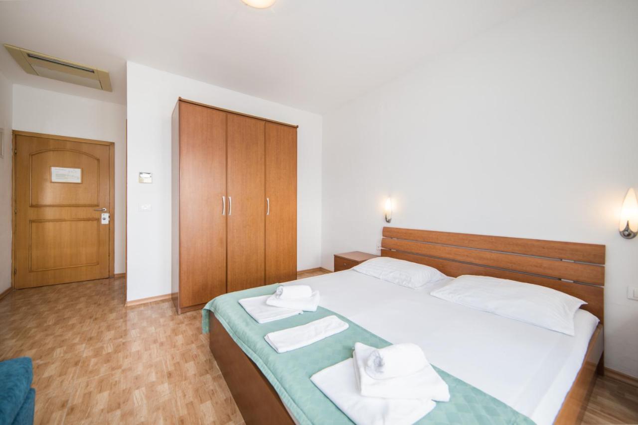 Hotel Riva Brist Zewnętrze zdjęcie